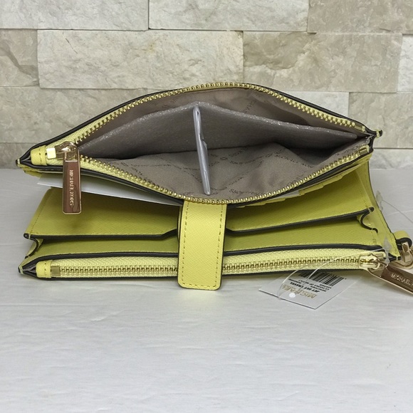 Michael Kors Jet Set Travel Wallet - Picture 7 of 9